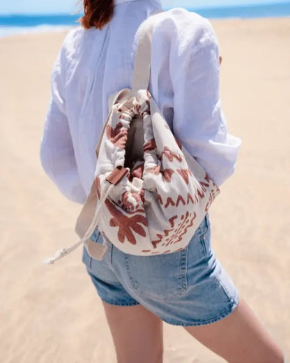 🏖️2-in-1 Convertible Towel & Backpack with Inner Zip Pocket & Sand-Repelling Fabric