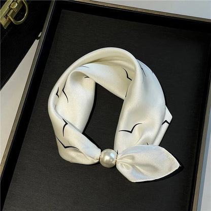 📍🧣 Effortless Glamour: Pop-On Pearl Necklace Scarf ✨