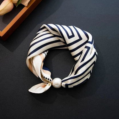 📍🧣 Effortless Glamour: Pop-On Pearl Necklace Scarf ✨