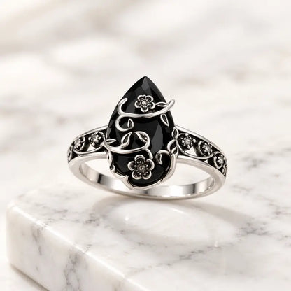 Vintage Floral Black Stone Ring – Statement Jewelry