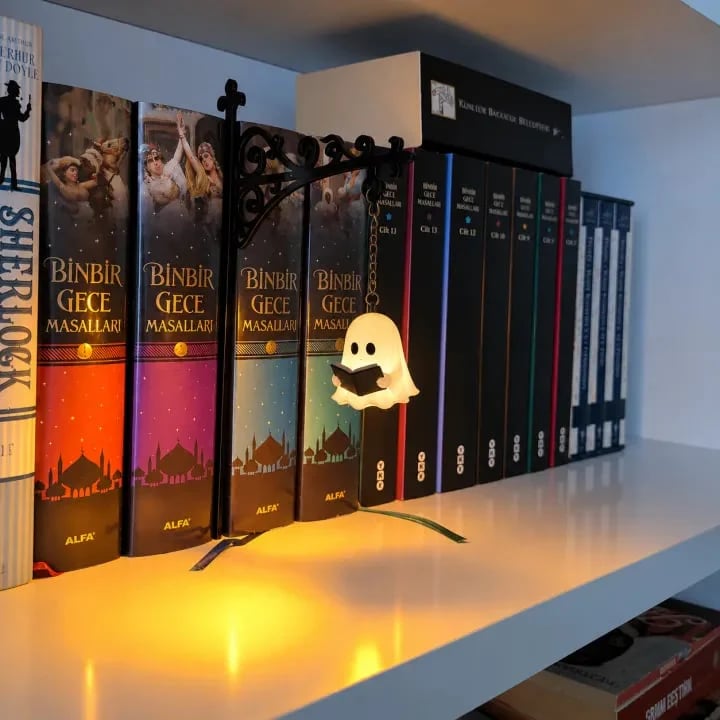 🔥 2026 Hot Sale | Ghost Bookshelf Lantern for Cozy Reading Corners 👻📚