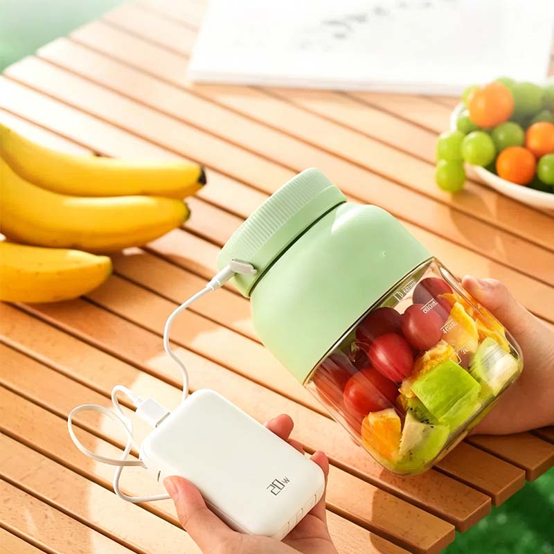 ⚠️ Dreading the post-juice cleanup? This  cup rinses clean in 10 seconds. No scrubbing! 🚿
